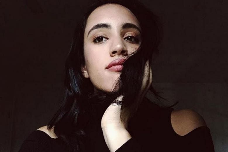 Siapa yang mencoba menjadi KO berikutnya di ring gulat? Putri The Rock, Simone